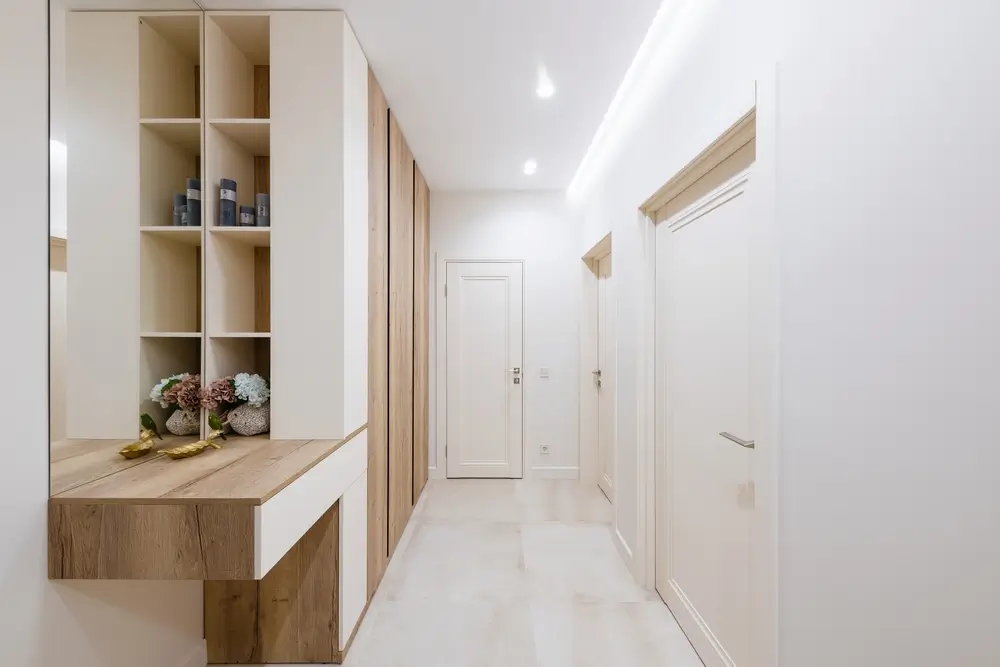 Immagine di corridoio armadi